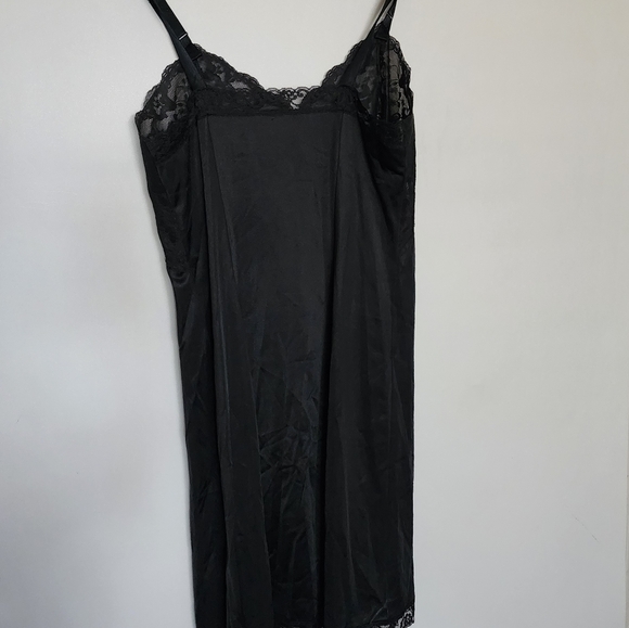 Vintage vanity fair black lace slip nightie - Picture 4 of 8